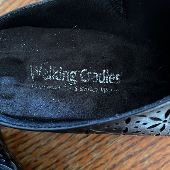Walking Cradles Black Cutout Mules Sz 7 - Picture 3 of 6